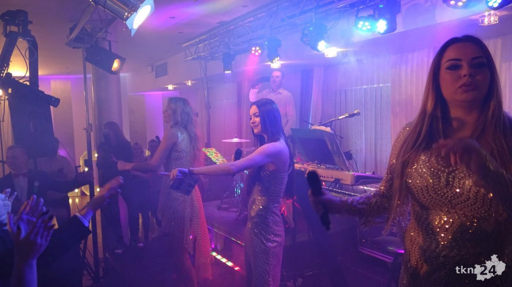 Opoczyńska studniówka w Końskich z zespołem Top Girls! [wideo, zdjęcia]