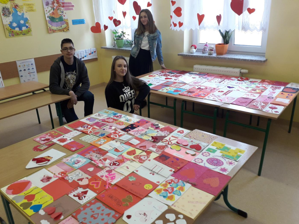 Uczniowie świętowali Walentynki [zdjęcia]