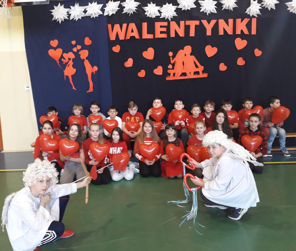 Uczniowie świętowali Walentynki [zdjęcia]