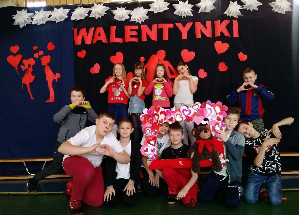 Uczniowie świętowali Walentynki [zdjęcia]