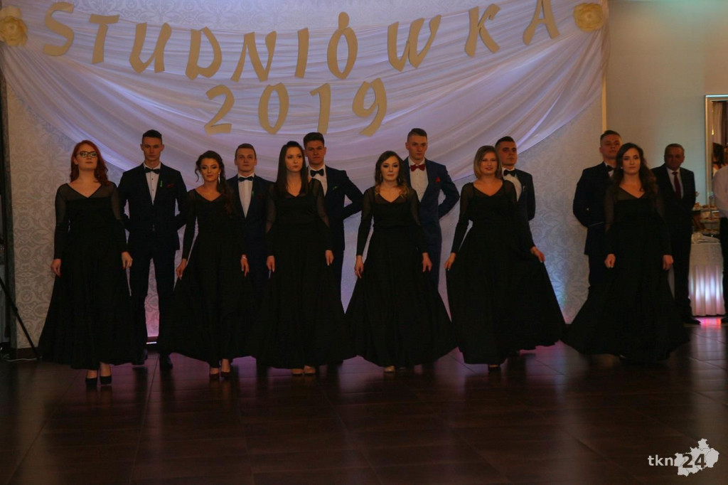 Relacja wideo: Studniówka ZSP 1 Końskie z koncertem grupy DEJW