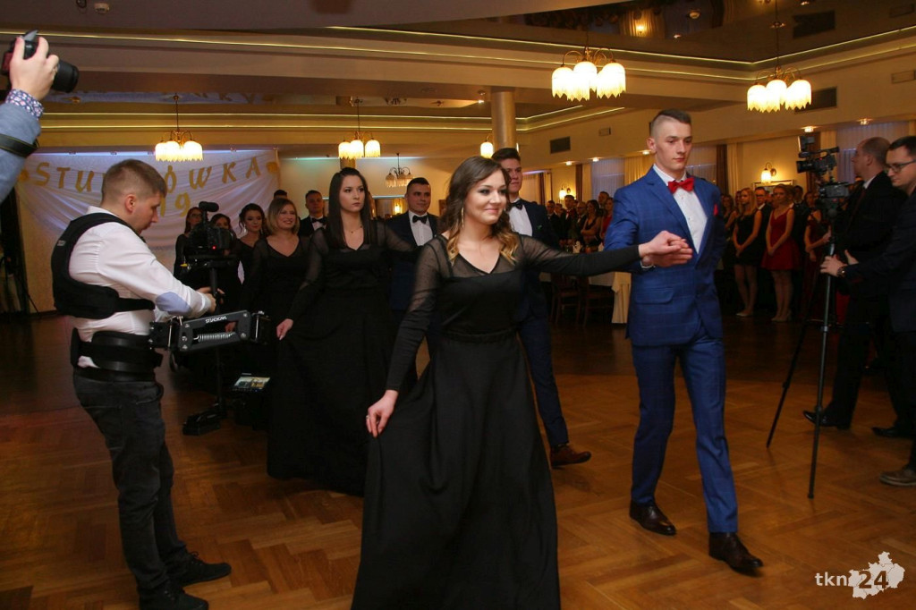 Relacja wideo: Studniówka ZSP 1 Końskie z koncertem grupy DEJW