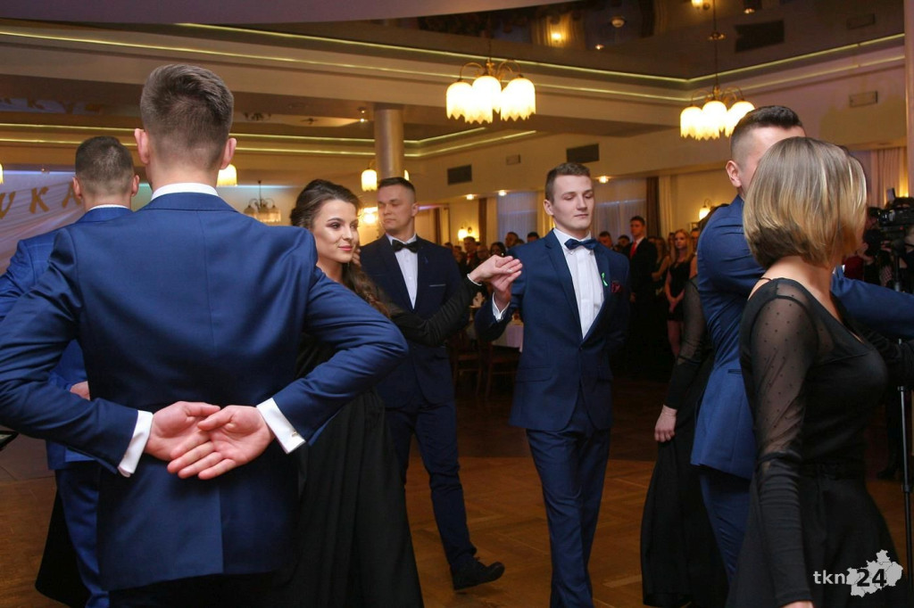 Relacja wideo: Studniówka ZSP 1 Końskie z koncertem grupy DEJW