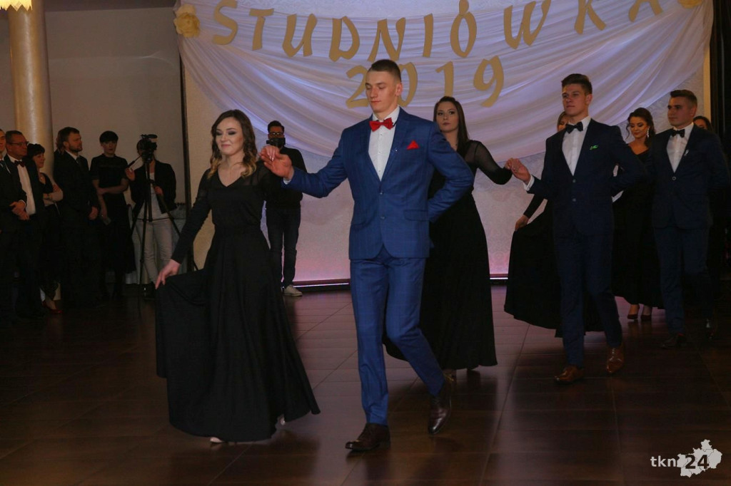 Relacja wideo: Studniówka ZSP 1 Końskie z koncertem grupy DEJW