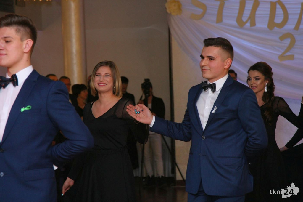 Relacja wideo: Studniówka ZSP 1 Końskie z koncertem grupy DEJW