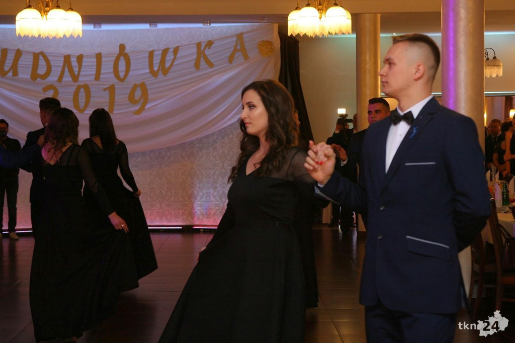 Relacja wideo: Studniówka ZSP 1 Końskie z koncertem grupy DEJW