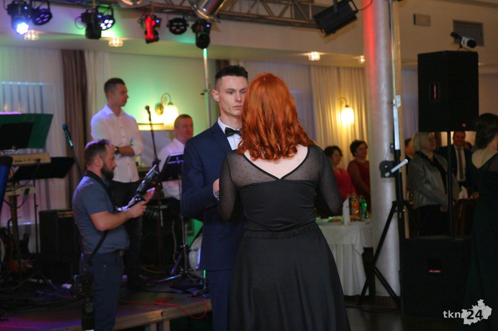 Relacja wideo: Studniówka ZSP 1 Końskie z koncertem grupy DEJW