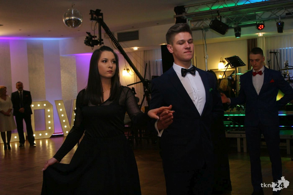 Relacja wideo: Studniówka ZSP 1 Końskie z koncertem grupy DEJW