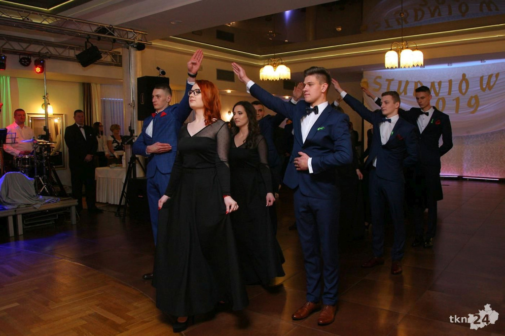 Relacja wideo: Studniówka ZSP 1 Końskie z koncertem grupy DEJW