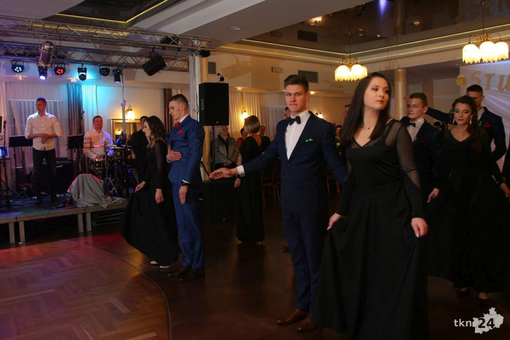 Relacja wideo: Studniówka ZSP 1 Końskie z koncertem grupy DEJW