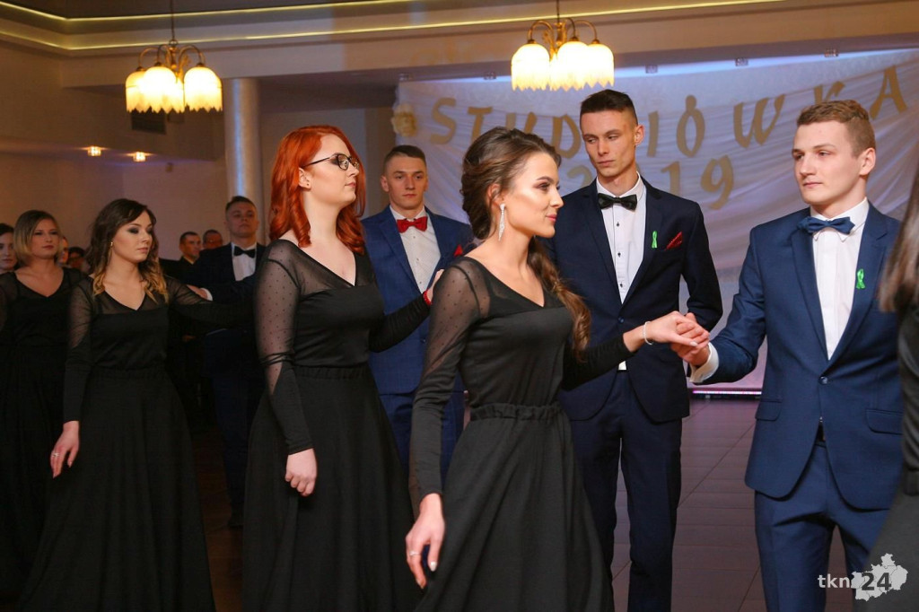 Relacja wideo: Studniówka ZSP 1 Końskie z koncertem grupy DEJW