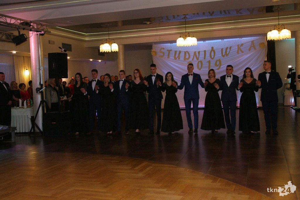 Relacja wideo: Studniówka ZSP 1 Końskie z koncertem grupy DEJW