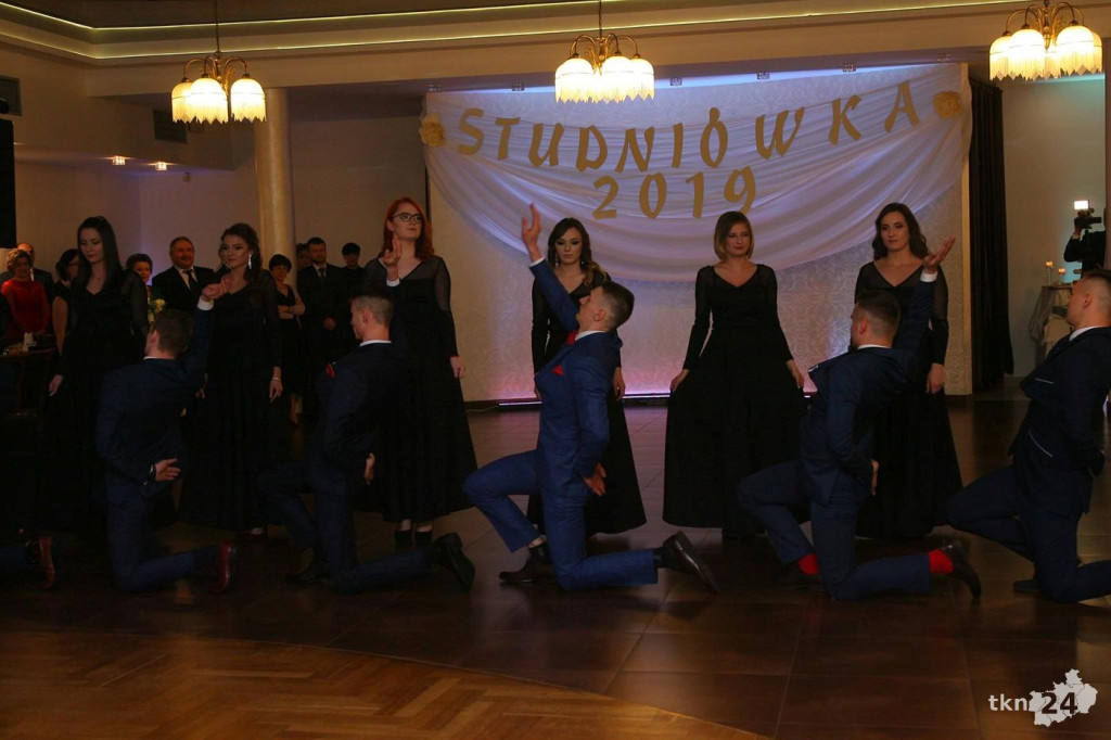 Relacja wideo: Studniówka ZSP 1 Końskie z koncertem grupy DEJW