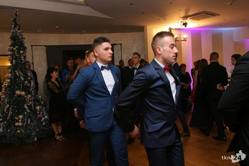 Relacja wideo: Studniówka ZSP 1 Końskie z koncertem grupy DEJW