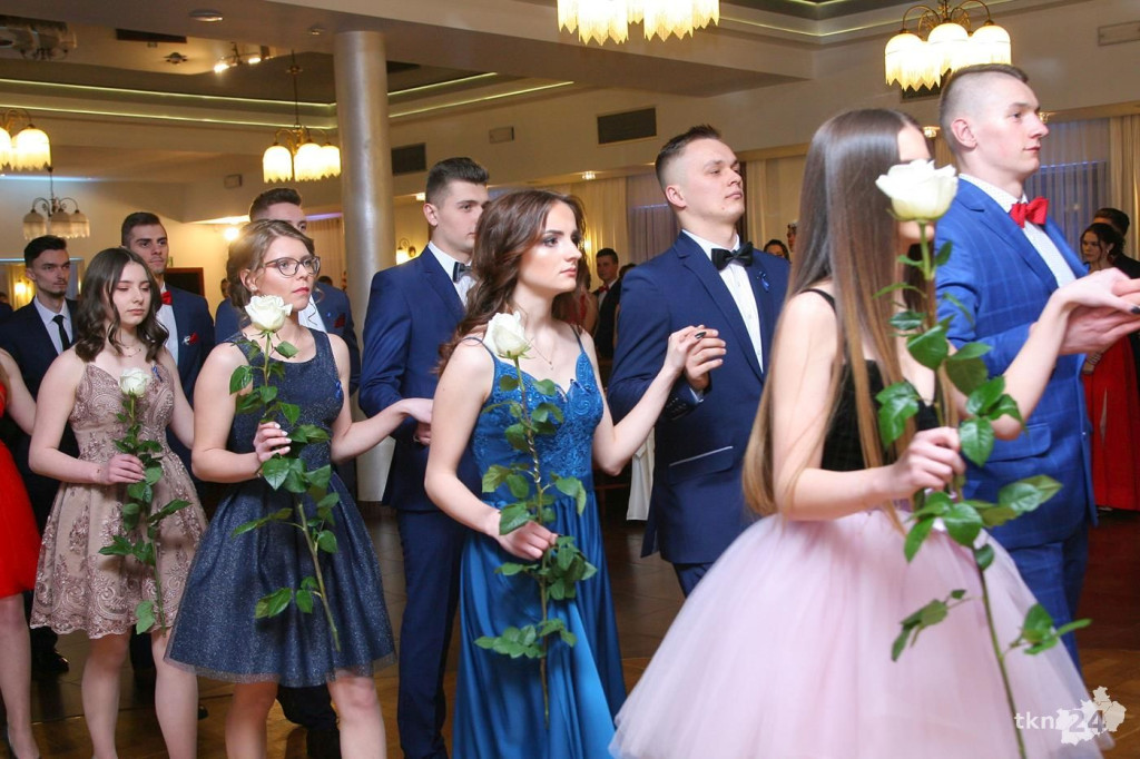 Relacja wideo: Studniówka ZSP 1 Końskie z koncertem grupy DEJW