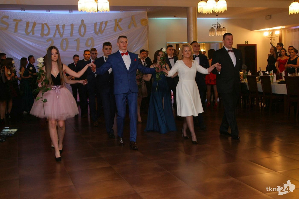 Relacja wideo: Studniówka ZSP 1 Końskie z koncertem grupy DEJW