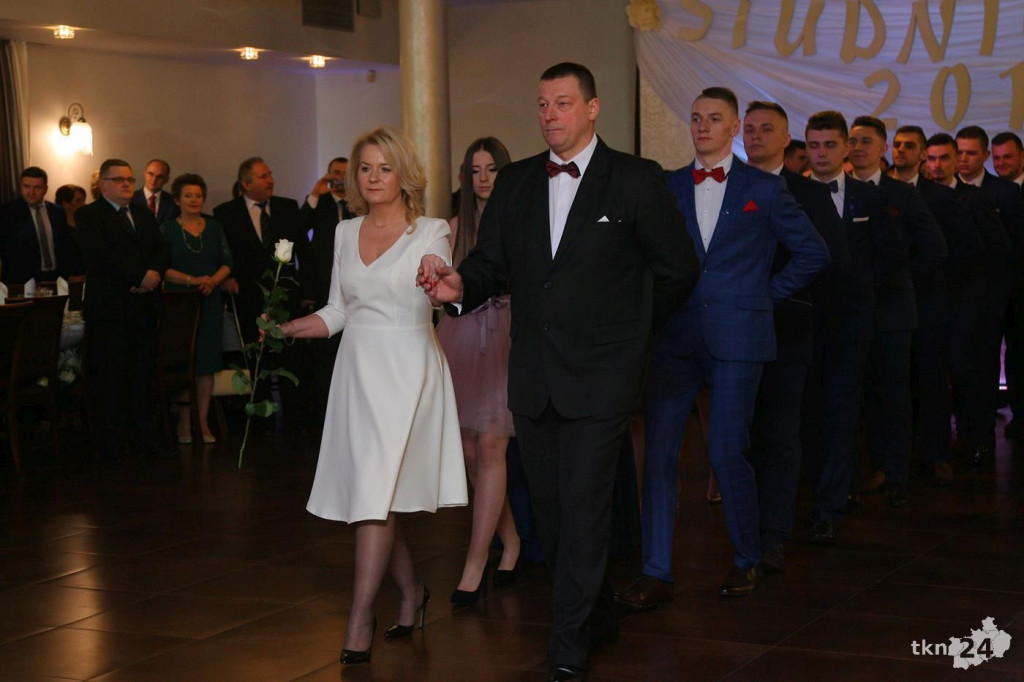 Relacja wideo: Studniówka ZSP 1 Końskie z koncertem grupy DEJW