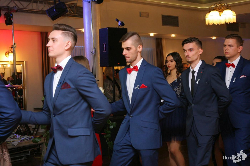 Relacja wideo: Studniówka ZSP 1 Końskie z koncertem grupy DEJW