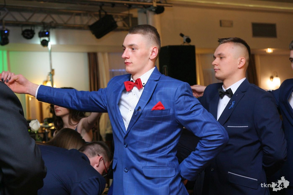 Relacja wideo: Studniówka ZSP 1 Końskie z koncertem grupy DEJW
