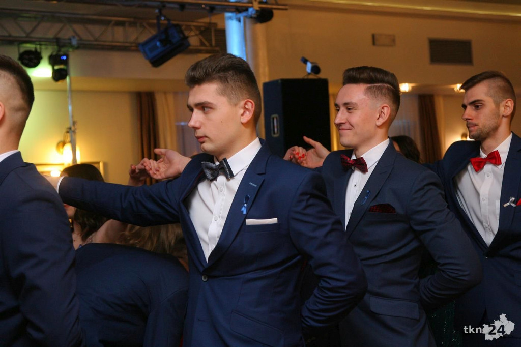 Relacja wideo: Studniówka ZSP 1 Końskie z koncertem grupy DEJW