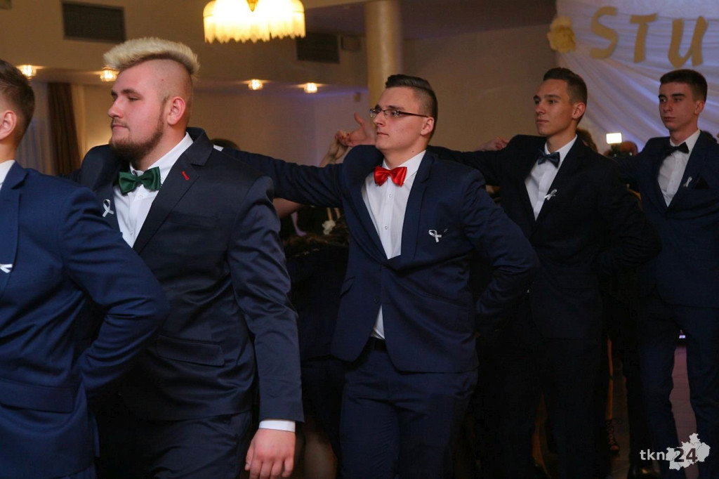 Relacja wideo: Studniówka ZSP 1 Końskie z koncertem grupy DEJW