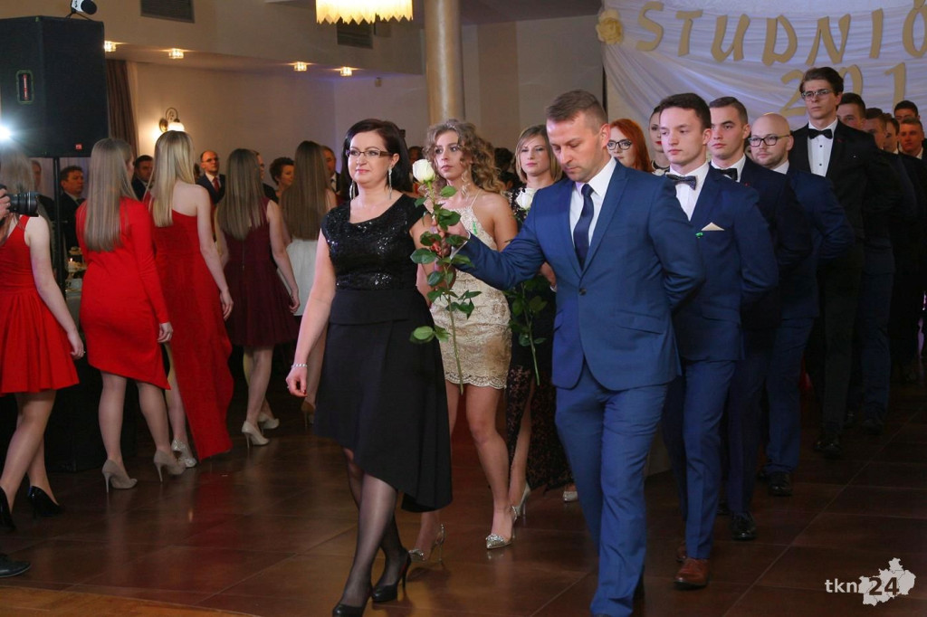 Relacja wideo: Studniówka ZSP 1 Końskie z koncertem grupy DEJW