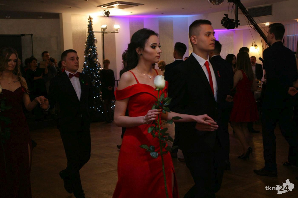 Relacja wideo: Studniówka ZSP 1 Końskie z koncertem grupy DEJW