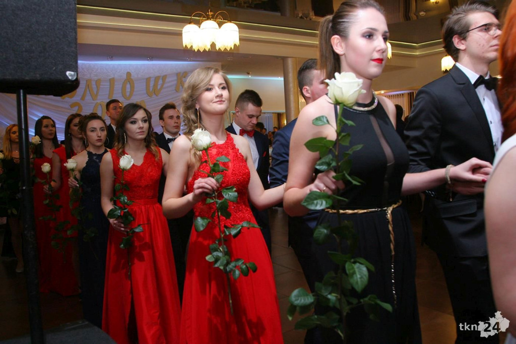 Relacja wideo: Studniówka ZSP 1 Końskie z koncertem grupy DEJW