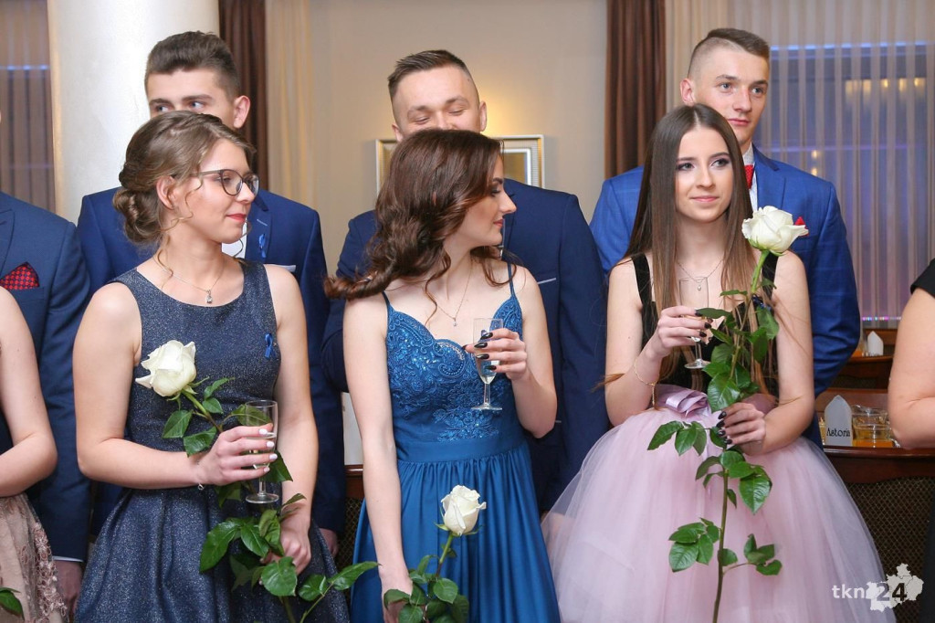Relacja wideo: Studniówka ZSP 1 Końskie z koncertem grupy DEJW