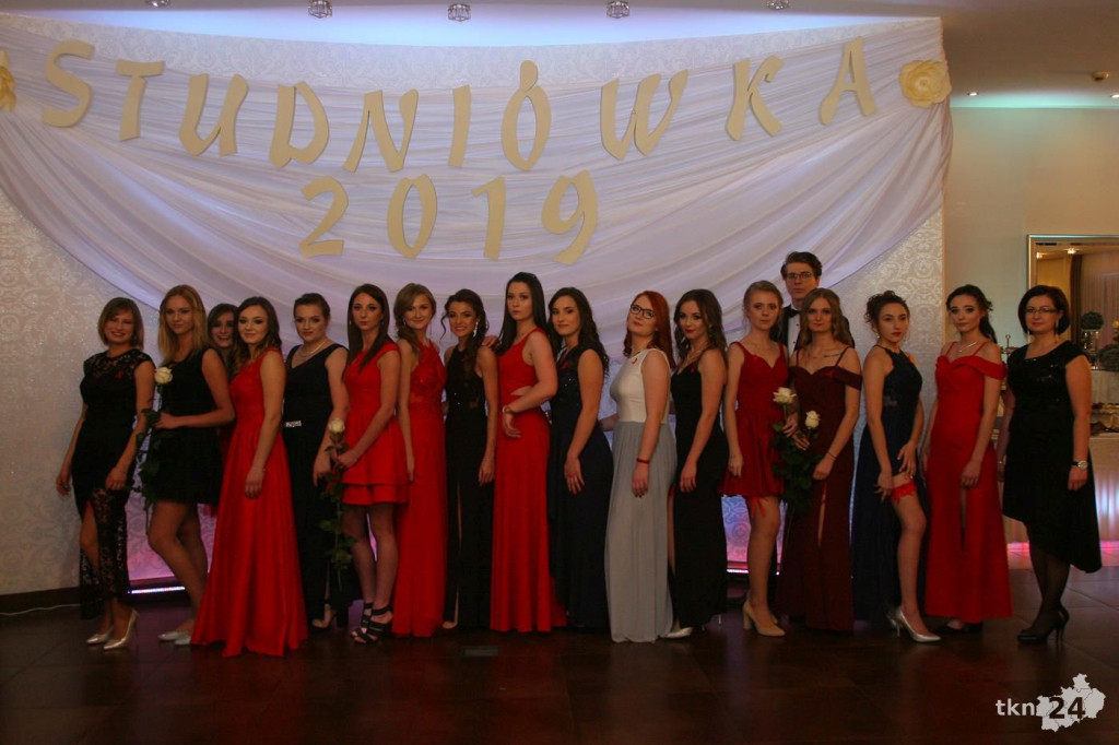 Relacja wideo: Studniówka ZSP 1 Końskie z koncertem grupy DEJW