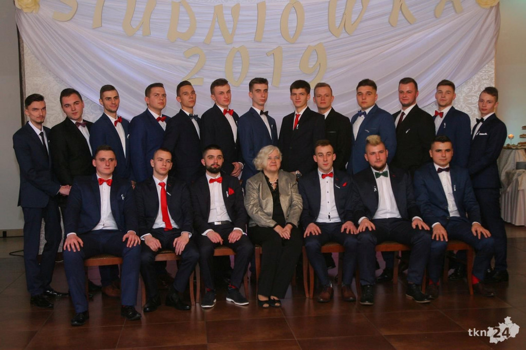 Relacja wideo: Studniówka ZSP 1 Końskie z koncertem grupy DEJW