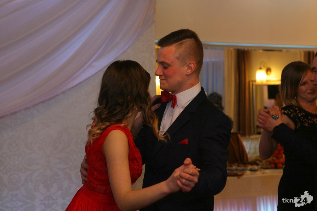 Relacja wideo: Studniówka ZSP 1 Końskie z koncertem grupy DEJW