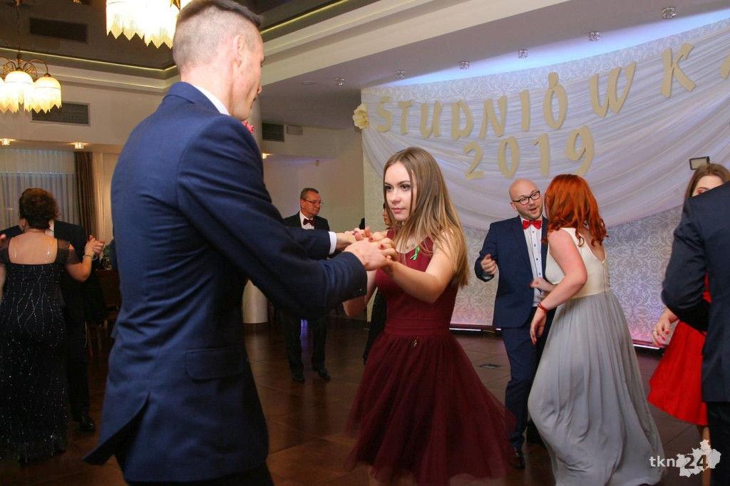 Relacja wideo: Studniówka ZSP 1 Końskie z koncertem grupy DEJW