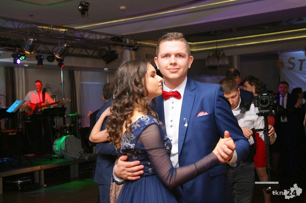 Relacja wideo: Studniówka ZSP 1 Końskie z koncertem grupy DEJW