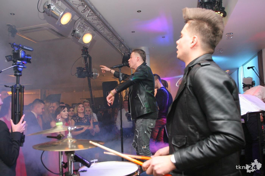 Relacja wideo: Studniówka ZSP 1 Końskie z koncertem grupy DEJW
