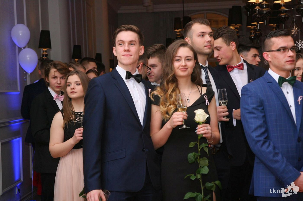 Studniówki 2019 już za nami. Przeżyjmy to jeszcze raz! [wideo, zdjęcia]