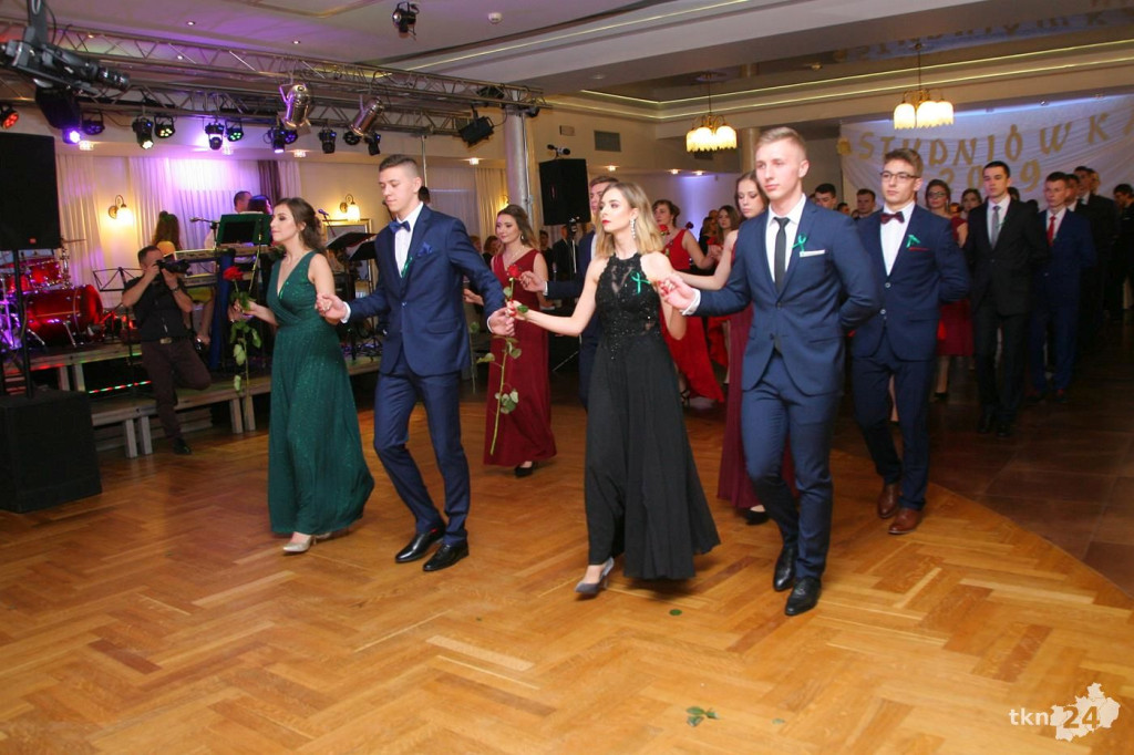 Studniówki 2019 już za nami. Przeżyjmy to jeszcze raz! [wideo, zdjęcia]