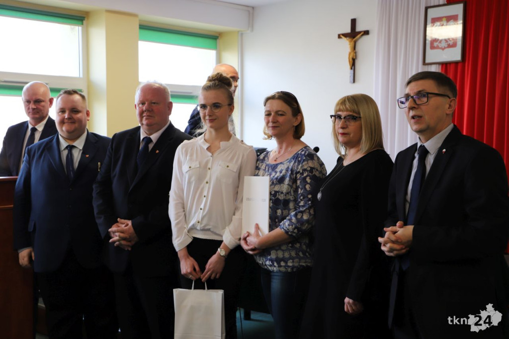 Władze powiatu doceniły najlepszych uczniów [wideo, zdjęcia]