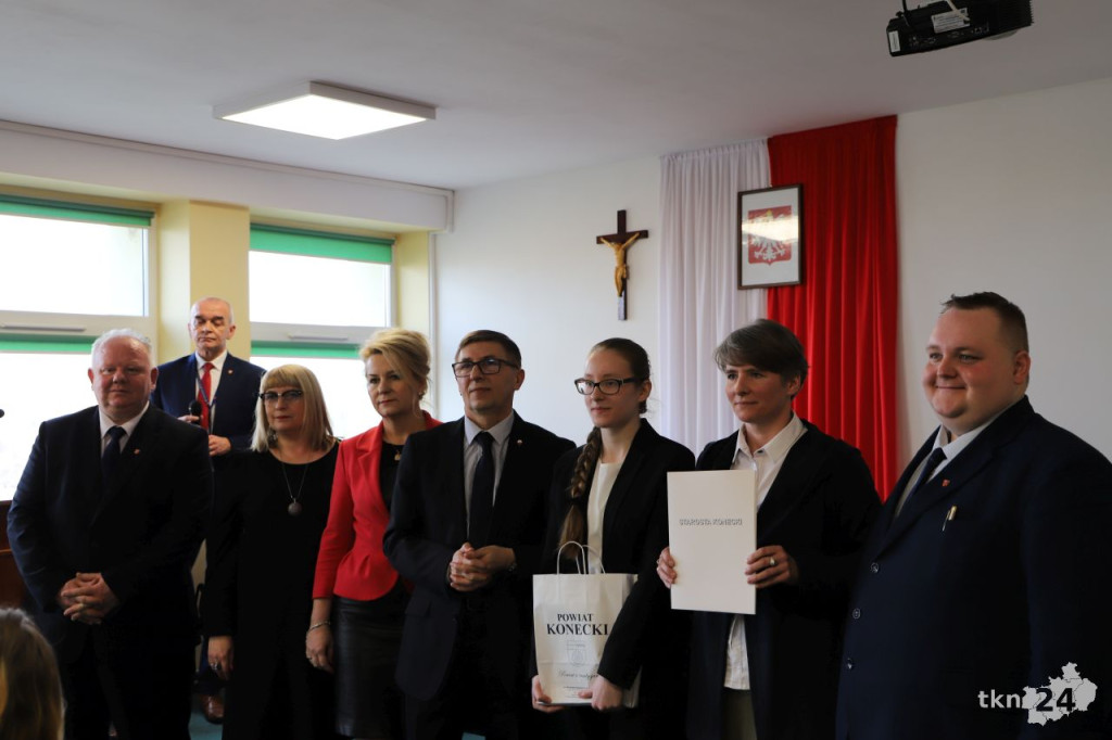 Władze powiatu doceniły najlepszych uczniów [wideo, zdjęcia]