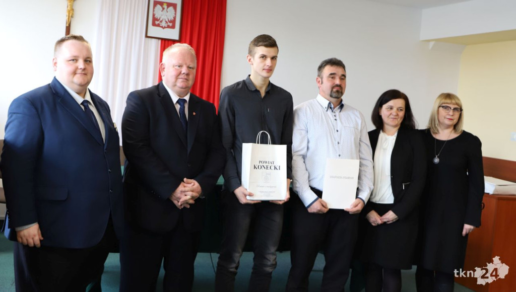 Władze powiatu doceniły najlepszych uczniów [wideo, zdjęcia]
