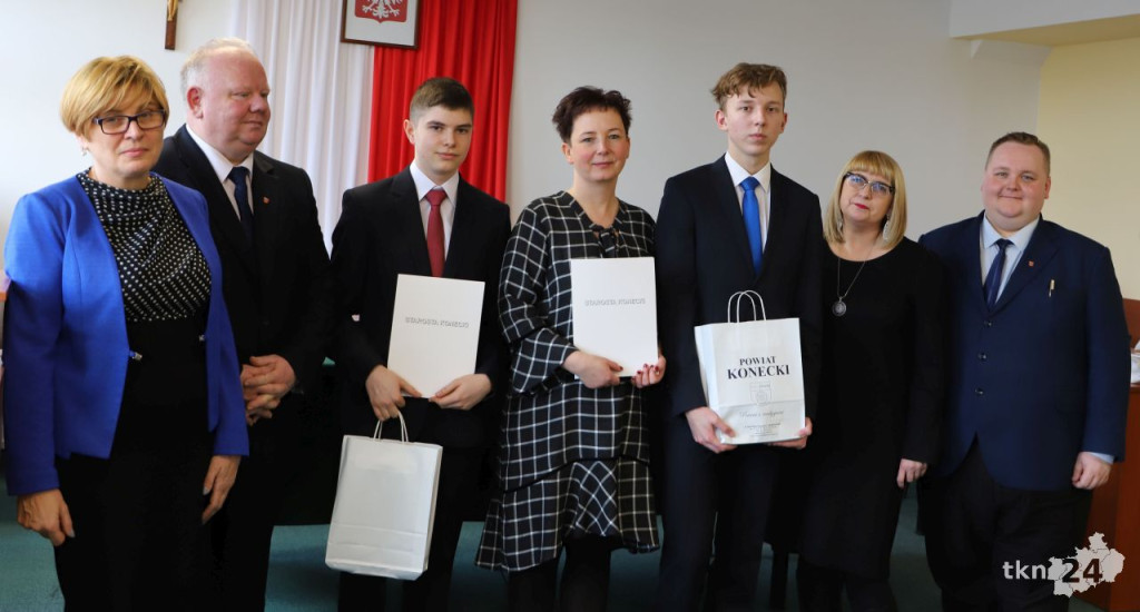 Władze powiatu doceniły najlepszych uczniów [wideo, zdjęcia]
