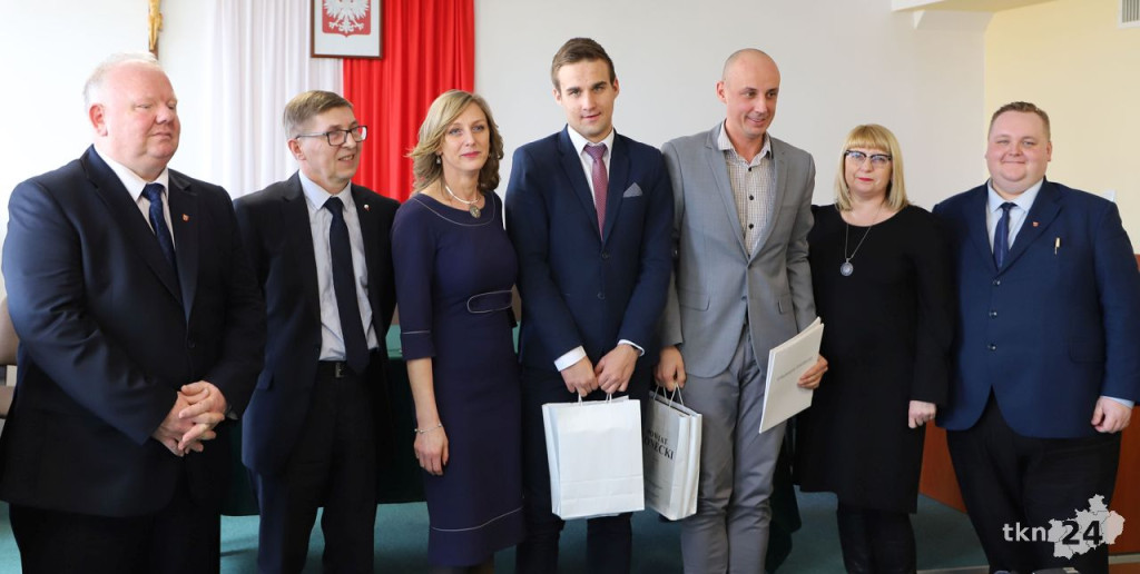 Władze powiatu doceniły najlepszych uczniów [wideo, zdjęcia]