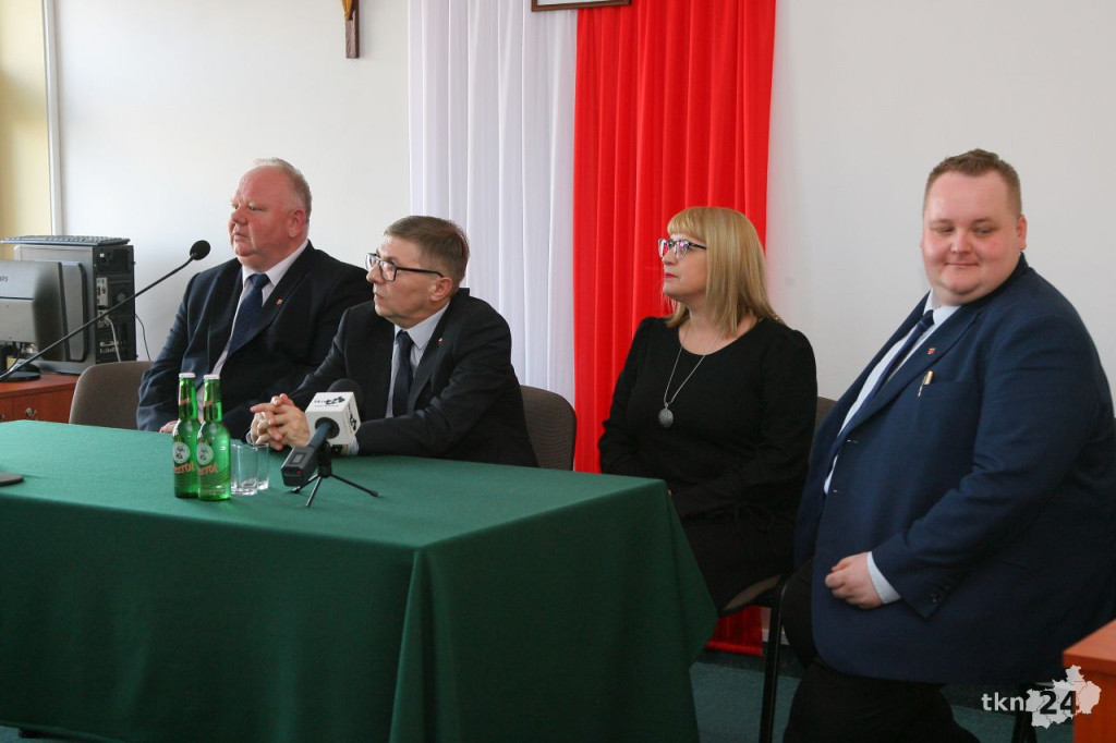 Władze powiatu doceniły najlepszych uczniów [wideo, zdjęcia]