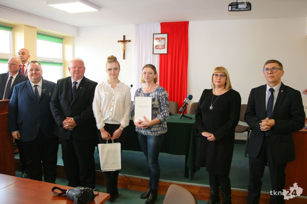Władze powiatu doceniły najlepszych uczniów [wideo, zdjęcia]