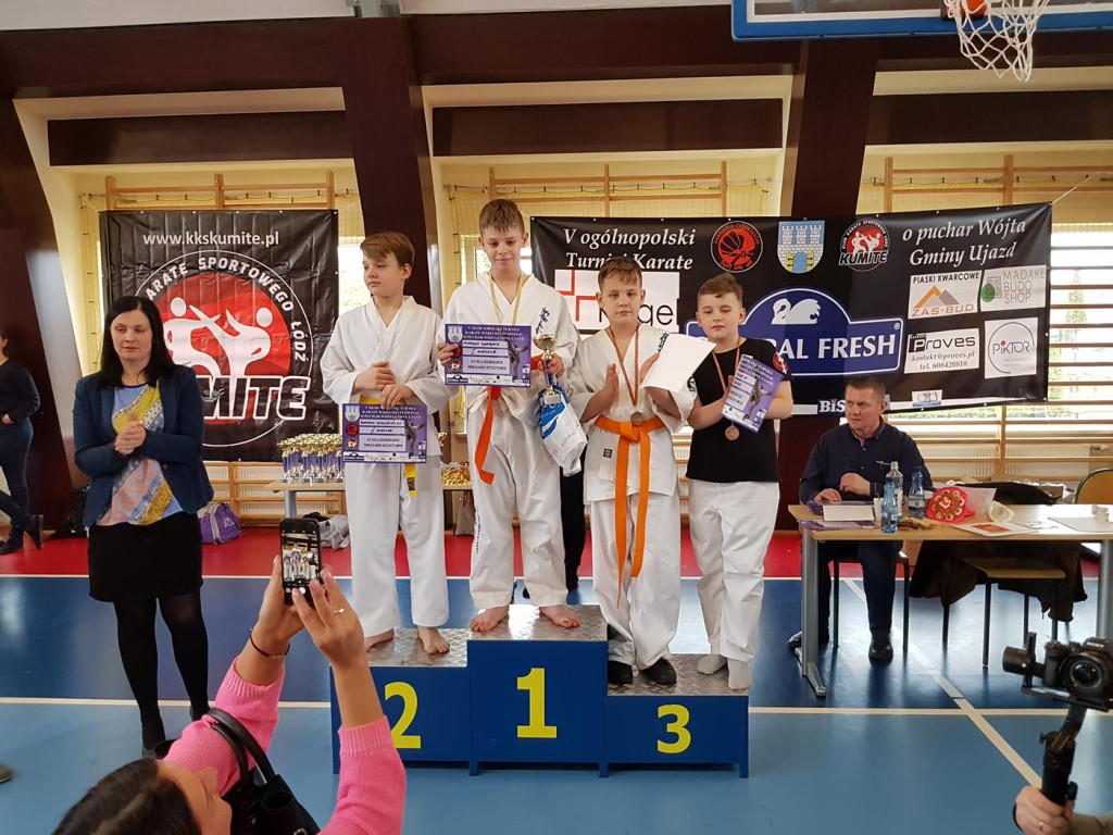 7 medali dla karateków z Niekłania Wielkiego w Ujeździe [zdjęcia]