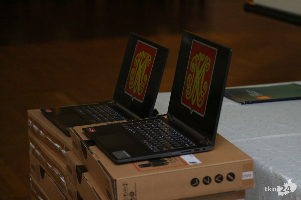 Końskie: 276 osób przeszło szkolenia komputerowe. Szkoły dostały laptopy! [wideo, zdjęcia]