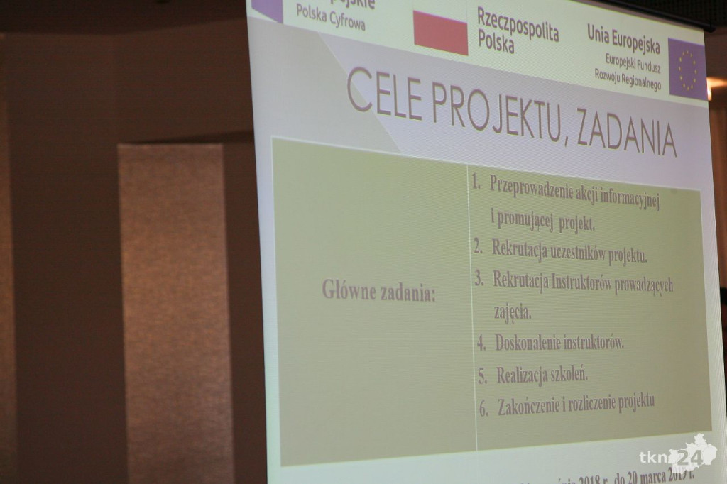 Końskie: 276 osób przeszło szkolenia komputerowe. Szkoły dostały laptopy! [wideo, zdjęcia]