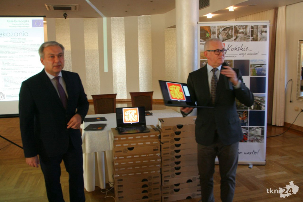 Końskie: 276 osób przeszło szkolenia komputerowe. Szkoły dostały laptopy! [wideo, zdjęcia]