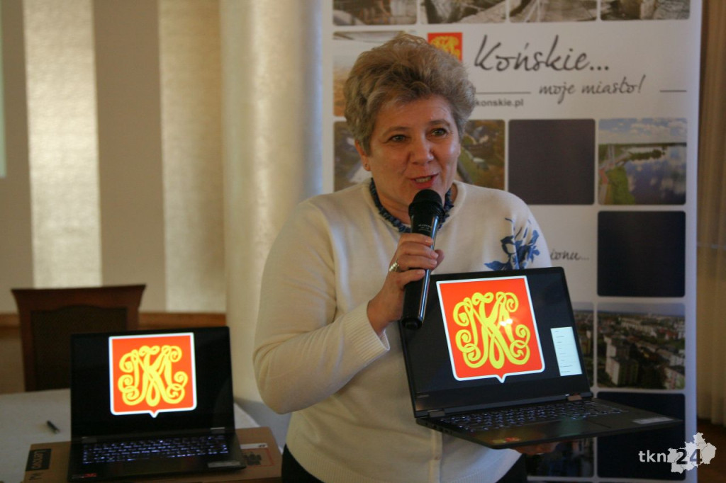 Końskie: 276 osób przeszło szkolenia komputerowe. Szkoły dostały laptopy! [wideo, zdjęcia]