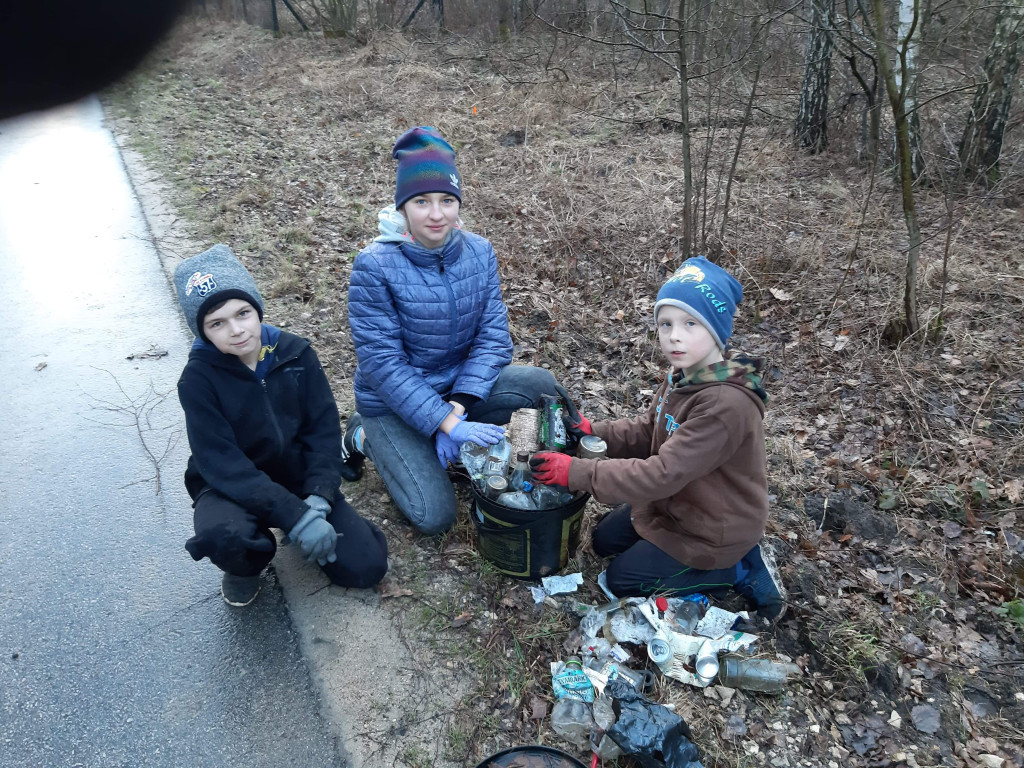 Mieszkańcy sami posprzątali okolicę [zdjęcia]